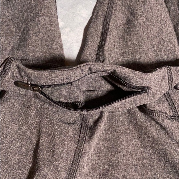 💚 3 for $15 💚 - Under Armour Capris approximate size Small - Picture 10 of 16